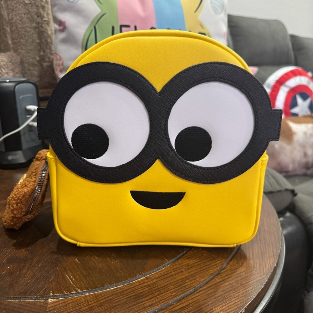 Loungefly Universal Studio Minions Big Face Convertible Mini Backpack NW…